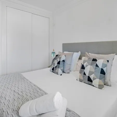 Vacation I Puerto Banus Sea Front, Sea View, New Decoration, Bbq, 24-7 Security, Pool